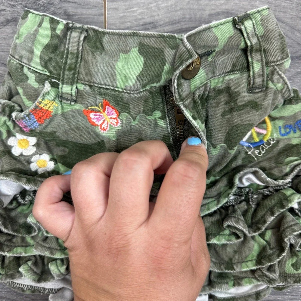 The Children's Place Baby Girls Y2K Camo Ruffle Skort Peace Love Butterfly 6-9 M